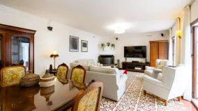 Buy house with 5 bedrooms in Fuengirola Centro