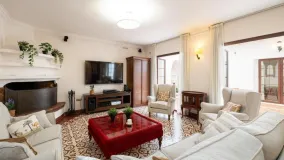 Buy house with 5 bedrooms in Fuengirola Centro