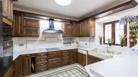 Buy house with 5 bedrooms in Fuengirola Centro