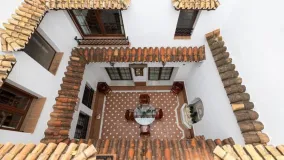 Buy house with 5 bedrooms in Fuengirola Centro