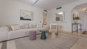 Apartment for sale in Estepona East with 3 bedrooms