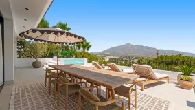 For sale villa in Nueva Andalucia with 6 bedrooms