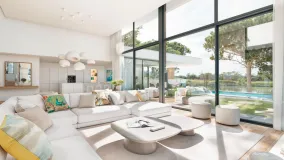 Villa for sale in Estepona West