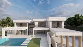 Villa for sale in Estepona West