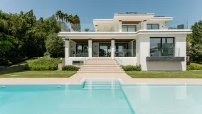 Se vende villa con 4 dormitorios en Los Flamingos