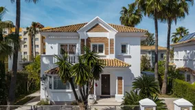 Estepona, villa con 4 dormitorios en venta