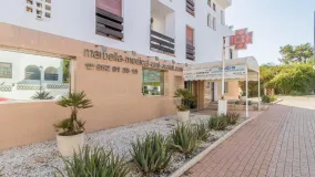 Buy 10 bedrooms commercial premises in Nueva Andalucia