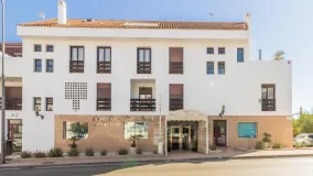 Buy 10 bedrooms commercial premises in Nueva Andalucia