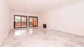 Apartamento con 4 dormitorios en venta en Estepona