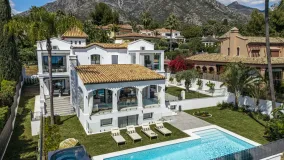 Buy villa in Altos Reales