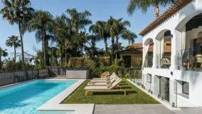 Buy villa in Altos Reales