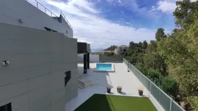 Villa for sale in Benalmadena