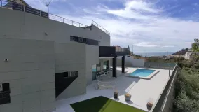Villa for sale in Benalmadena