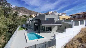 Villa for sale in Benalmadena