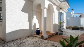Buy villa with 5 bedrooms in Fuengirola