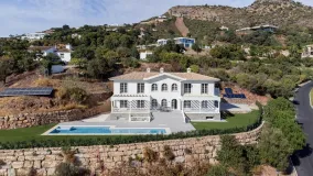 Villa for sale in Benahavis