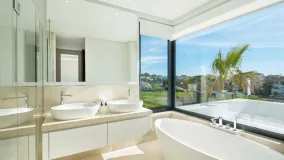 Villa en venta en Estepona con 4 dormitorios