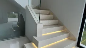 Villa en venta en Estepona con 4 dormitorios