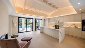 Villa en venta en El Paraiso con 5 dormitorios