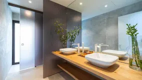 4 bedrooms villa for sale in Reserva del Higuerón