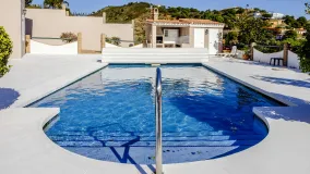 Altos de Estepona, villa con 6 dormitorios a la venta