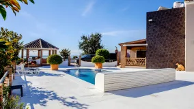 Altos de Estepona, villa con 6 dormitorios a la venta