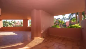 Se vende apartamento planta baja con 4 dormitorios en Las Nayades