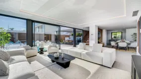 5 bedrooms villa in El Paraiso for sale