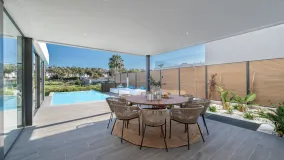 5 bedrooms villa in El Paraiso for sale