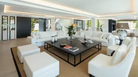 For sale villa in Nueva Andalucia with 5 bedrooms