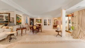 Buy Nueva Andalucia villa with 5 bedrooms