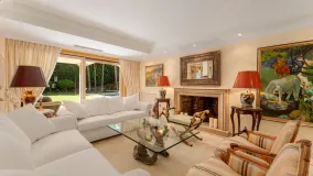 Buy Nueva Andalucia villa with 5 bedrooms