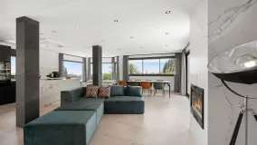 Villa for sale in Elviria with 4 bedrooms