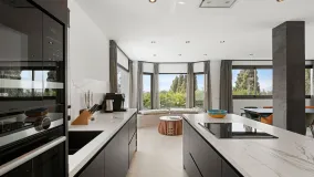 Villa for sale in Elviria with 4 bedrooms