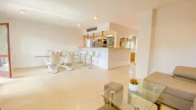 Pareado a la venta de 4 dormitorios en Marbella Golden Mile