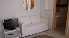 Adosado en venta con 6 dormitorios en Estepona Casco Antiguo