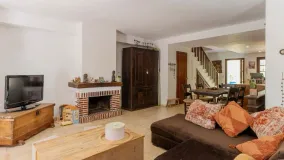 Town house for sale in Laguna Beach with 2 bedrooms