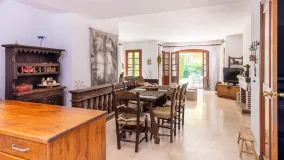 Town house for sale in Laguna Beach with 2 bedrooms