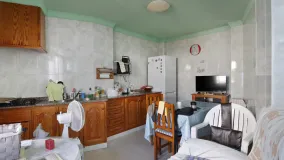 Se vende adosado con 4 dormitorios en Estepona Casco Antiguo