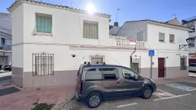 Adosado de 8 dormitorios en venta en Estepona Casco Antiguo