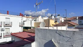 Adosado de 8 dormitorios en venta en Estepona Casco Antiguo