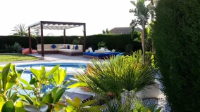For sale villa in Nueva Andalucia