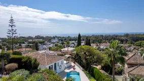 Buy villa in Elviria