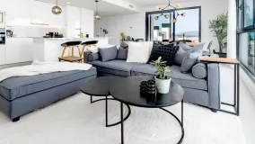 Buy penthouse with 3 bedrooms in Estepona Centre