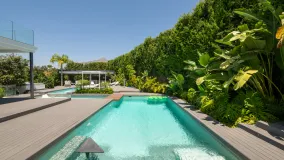 8 bedrooms Nueva Andalucia villa for sale