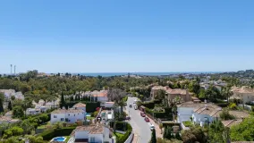 For sale villa with 6 bedrooms in Nueva Andalucia