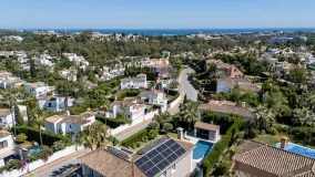 For sale villa with 6 bedrooms in Nueva Andalucia