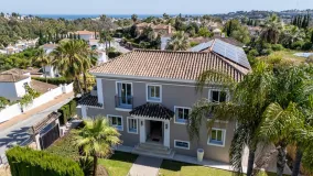 For sale villa with 6 bedrooms in Nueva Andalucia