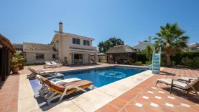 For sale villa in Calahonda with 3 bedrooms