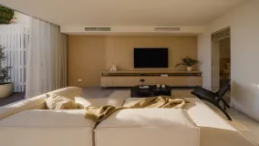 Ground floor apartment for sale in Nueva Andalucia with 3 bedrooms